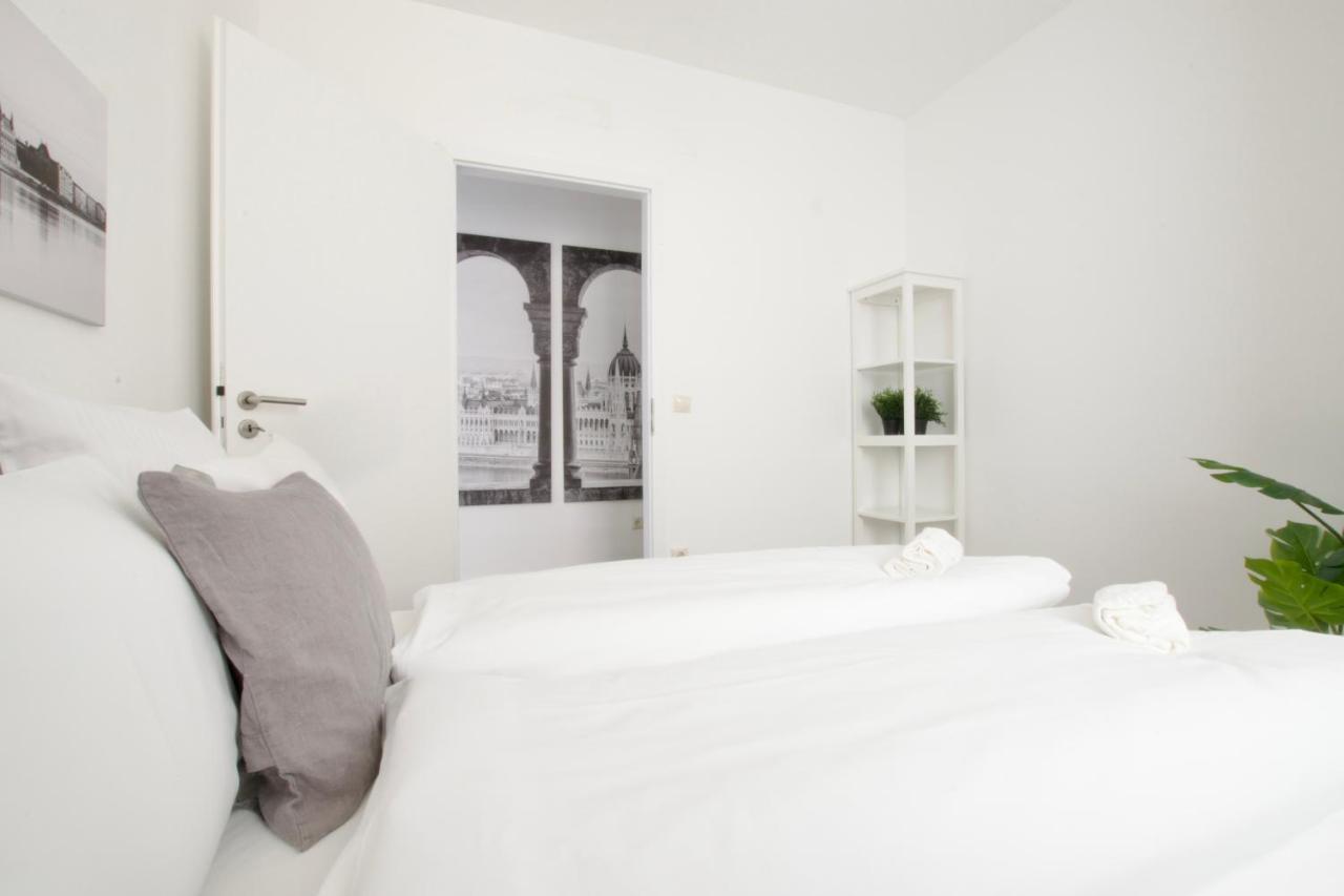 Penthouse Apartment By Hi5 -At The Top Of Будапеща Екстериор снимка