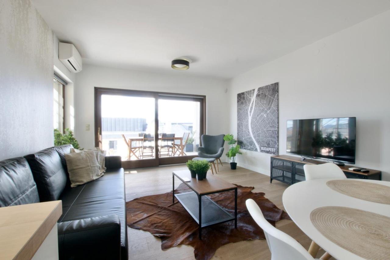 Penthouse Apartment By Hi5 -At The Top Of Будапеща Екстериор снимка