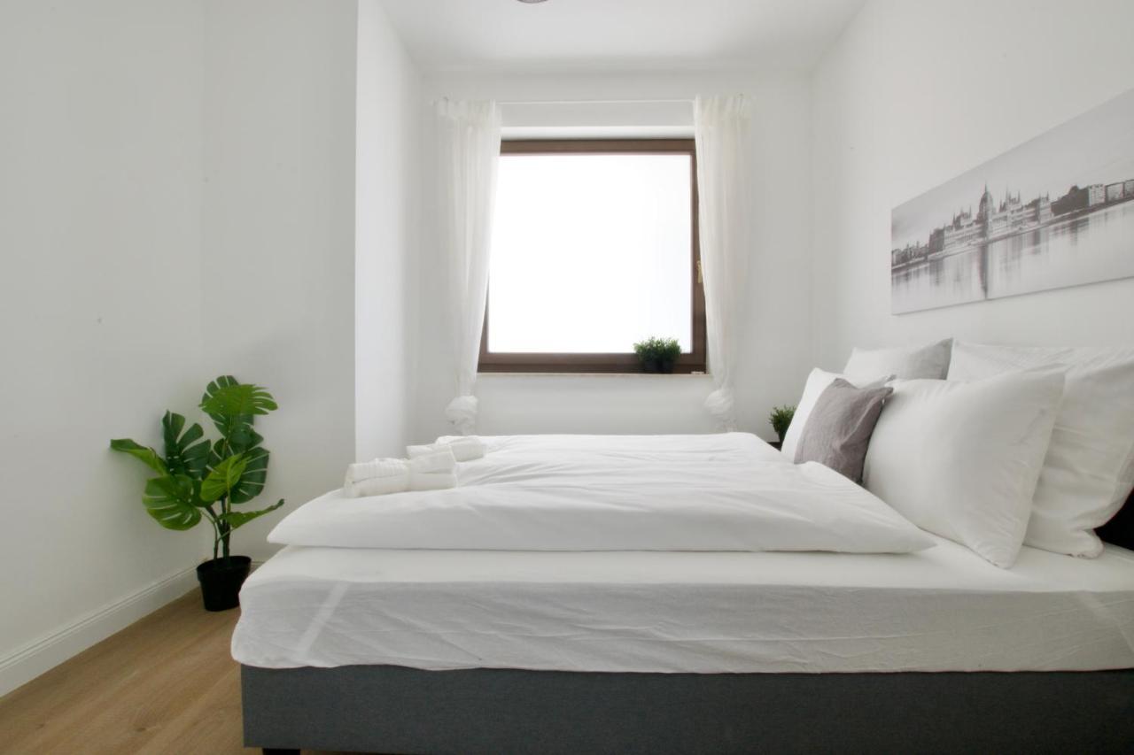 Penthouse Apartment By Hi5 -At The Top Of Будапеща Екстериор снимка